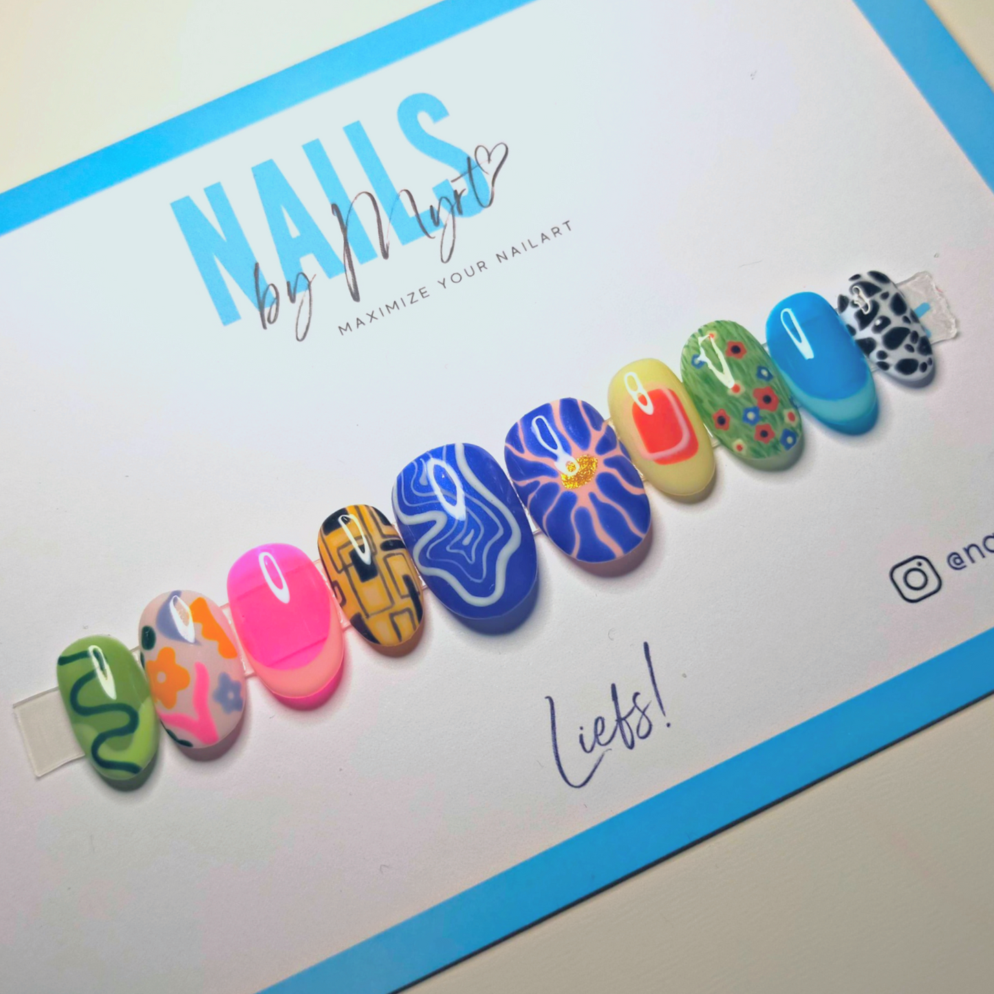 Press on nails Mega style