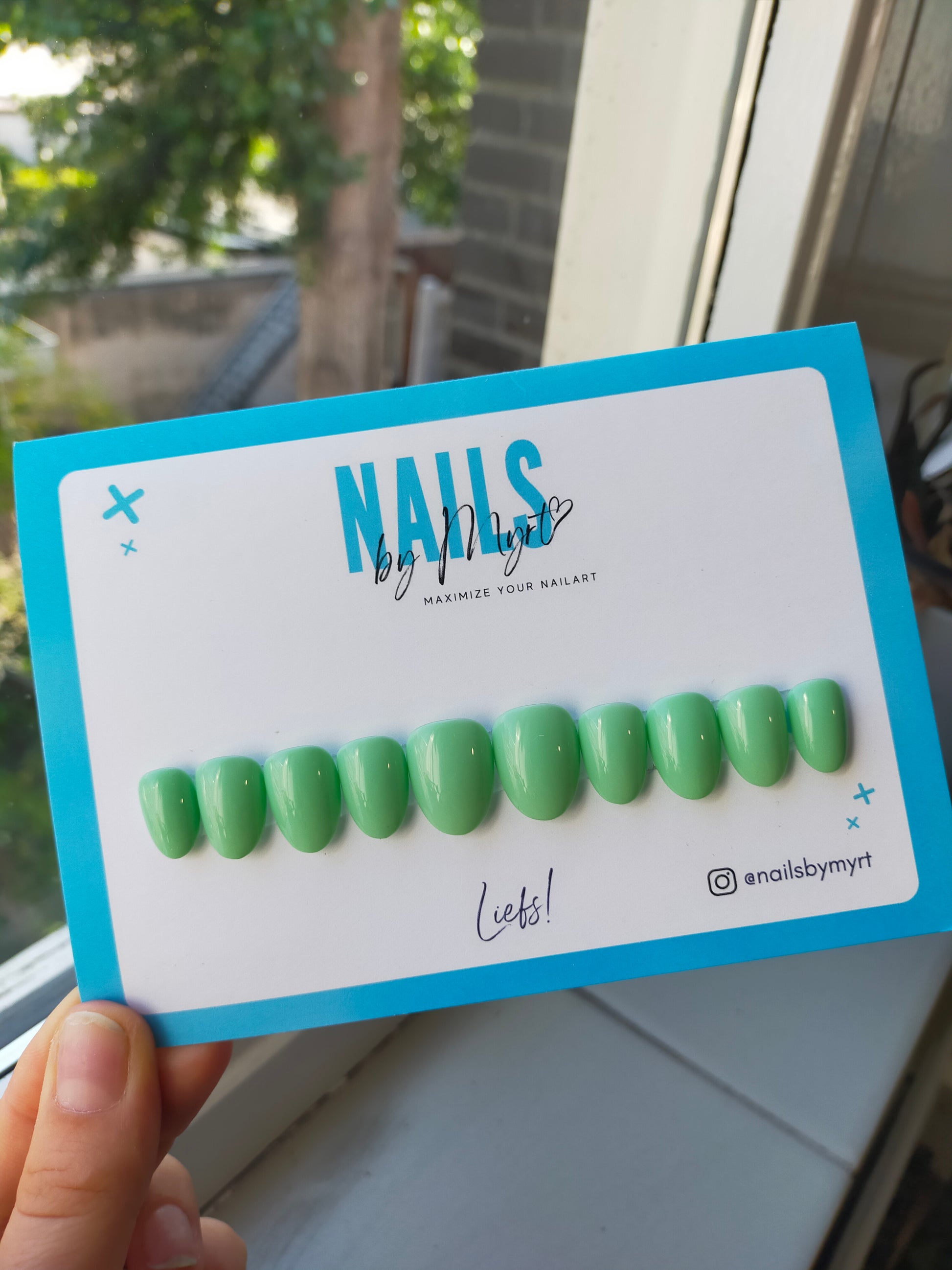 SINGLE COLOR GREEN Press on Nails from Nails by Myrt